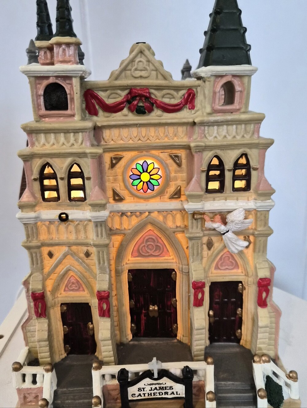 RARE Lemax Caddington Village St. James Cathedral Illuminated Building - NEW